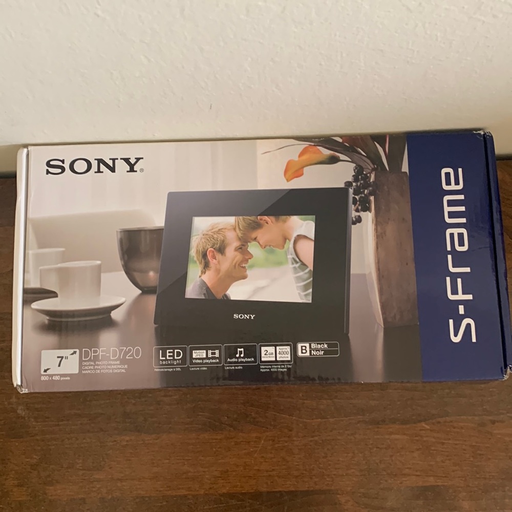 NIB Sony Digital Photo Frame
